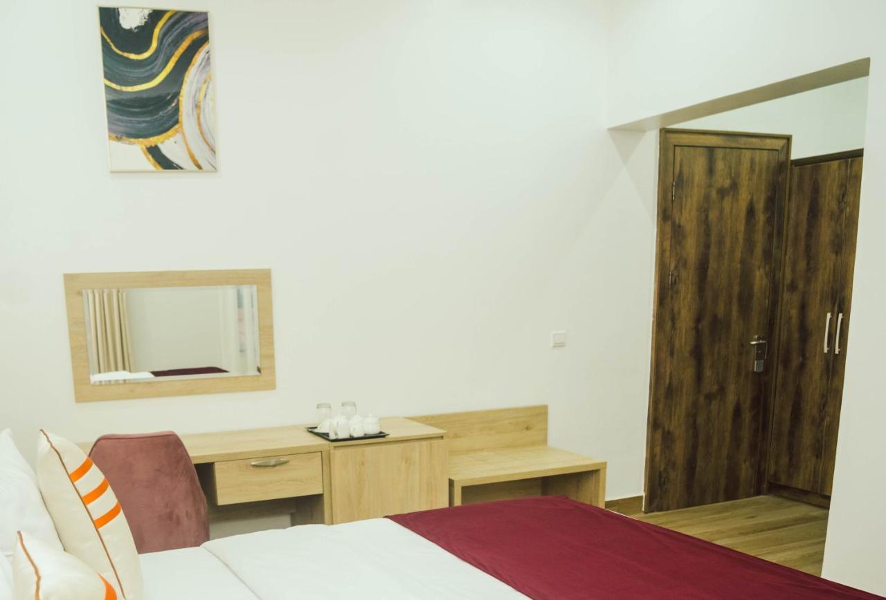 Quest Boutique Hotel Gwarinpa Luaran gambar