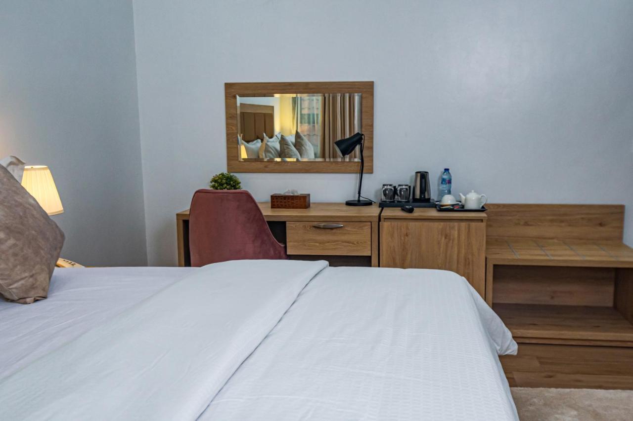 Quest Boutique Hotel Gwarinpa Luaran gambar
